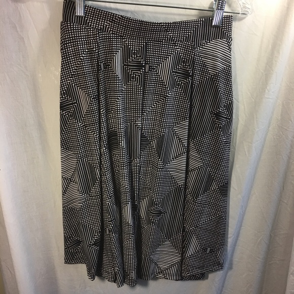 LuLaRoe Skirt.  Size XS - Picture 2 of 7